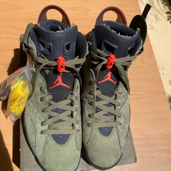 Jordan Retro 6 Travis Scott - Picture 13 of 14